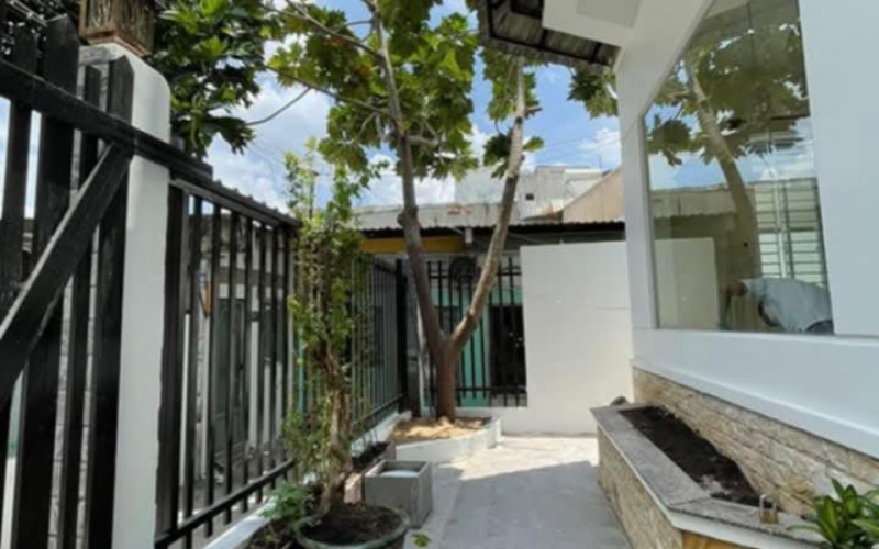 Bán nhà hẻm (trước nhà # 2,5m) # 300m ra Trần Xuân Soạn quận 7 (giao đường Hoàng Trọng Mậu), 