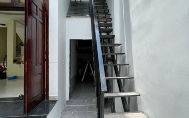 Bán nhà hẻm (trước nhà # 2,5m) # 300m ra Trần Xuân Soạn quận 7 (giao đường Hoàng Trọng Mậu), 